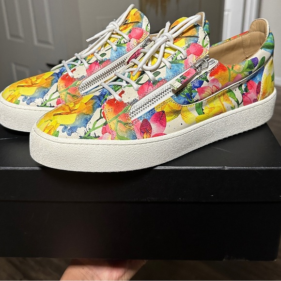 Authentic Giuseppe Zanotti Men’s Floral-Print Double-Zip Low-Top Sneakers - Picture 13 of 16